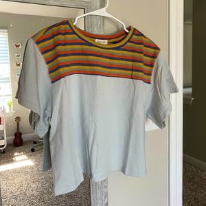 light blue cropped tee w/ stripe feature